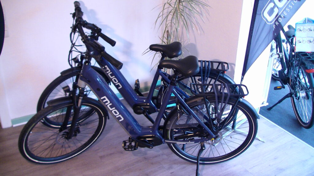 leistungsstarke e-Bikes / Pedelecs & Zubehör zu fairen Preisen - Muon e-Bikes ist nur eine von mehreren Handelsmarken der Firma Timyo B.V. einem Fahrradhersteller aus Roosendaal in den Niederlanden. Timyo ist weltweit im Markt der auftragsgefertigten E-Bikes tätig. Als leistungsstarke F&E-Abteilung mit fortschrittlichen Konzepten und Produkten ermöglicht Timyo seinen Handelspartnern marktgerechte E-Bikes zusammenzustellen und zu vermarkten (co-creational workflow).  Muon Strive