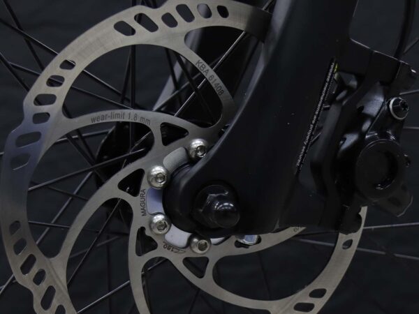 leistungsstarke e-Bikes / Pedelecs & Zubehör zu fairen Preisen - sportliches SUV-Pedelec M420 Bafang-Mittelmotor (80Nm) Akkuwahl zwischen 655Wh - 1080Wh Magura MT2 hydr. Scheibenbremsen Shimano 10-Gang-Kettenschaltung van Dijck Pedelec mit Magura-Scheibenbremsen