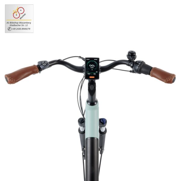 leistungsstarke e-Bikes / Pedelecs & Zubehör zu fairen Preisen - modernes e-Cityrad 65Nm M200 Mittelmotor 520 Wh InTubeAkku hydraulische Scheibenbremsen PMG Popal Novel mit Mittelmotor in mineral green -Ansicht auf den Lenker