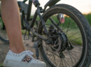 Nach einer kurzen Blick über die Landschaft geht es weiter mit Ihrem E-Bike Llobe City 3 black. Sie haben noch keins? Termin für eine Probefahrt bei AS in 41844 Wegberg vereinbaren und sich für dieses Pedelec begeistern Mit dem E-Bike Llobe City 3 black weiter durch die Natur