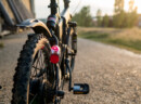 Bei dem E-Bike Llobe City 3 black können Sie mit der Kettenschaltung 8 Gänge per Knopfdruck mit der Daumenschaltung einstellen, immer ans Gelände angepasst. Interesse geweckt? Lassen Sie sich das Pedelec von AS Bikeshop in Wegberg vorführen, bitte nur Termin vereinbaren. Llobe City 3 black - sportlich