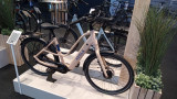 Keola BOOST in taupe matt mit M420 Bafang-Mittelmotor oder Frontmotor Keola BOOST in taupe matt