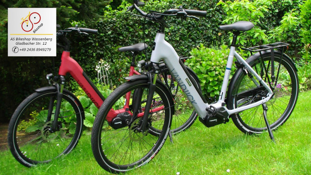 van Dijck Juno 5 und Triton Hypershift im linken Seitenprofil fotografiert van Dijck Juno 5 und Triton Hypershift im linken Seitenprofil fotografiert